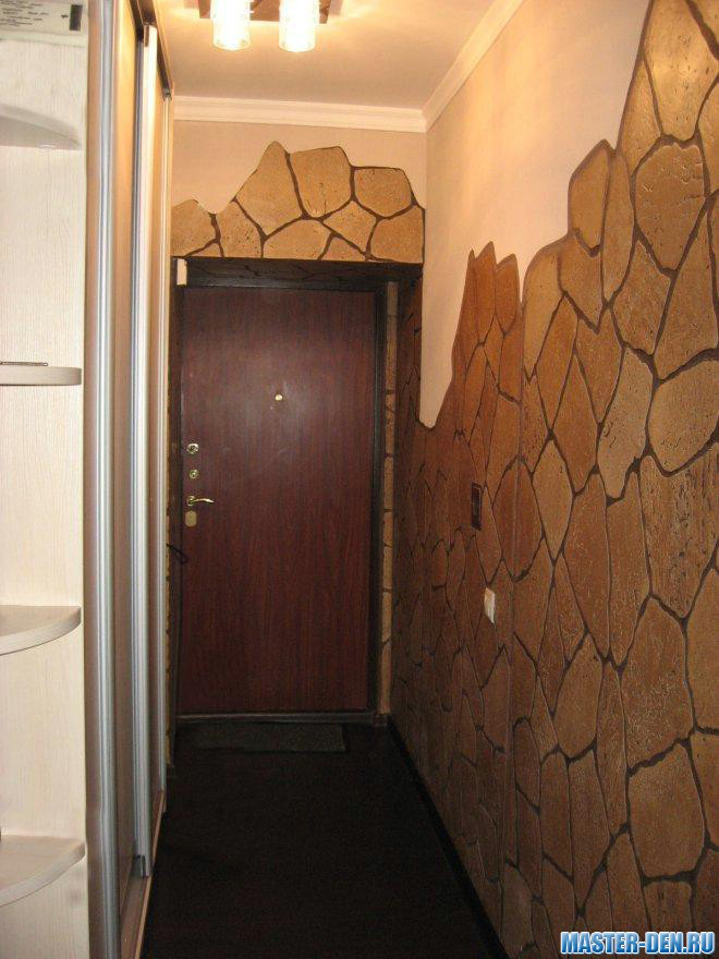 Оформляем маленький коридор трехкомнатной квартиры